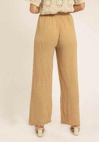 Dona x Lisa EBERTINE - Pantalon classique - beige
