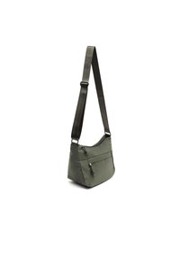 Borsa a tracolla verde con trama morbida, dotata di tracolla regolabile, presenta una tasca con zip sul davanti e accessori in metallo neri.