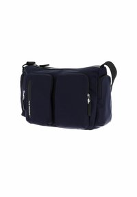 Navy-blauer Nylon-Umhängetasche mit zwei vorderen Reißverschlusstaschen und einem einstellbaren Schulterriemen. Texturiertes Material mit glattem Finish und dezentem Logo.
