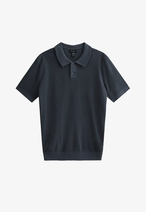 Ciemnogranatowa koszulka polo z krótkim rękawem wykonana z teksturowanej tkaniny, z dwoma guzikami na plisie oraz ściągaczami na kołnierzyku i mankietach.