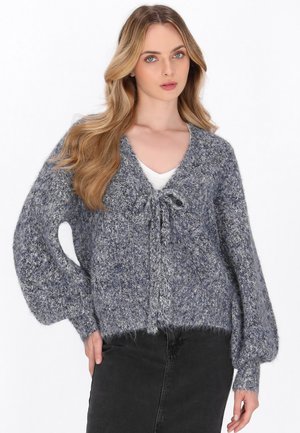 Grijze gebreide cardigan met een zachte textuur, met een diepe V-hals, gestrikte sluiting aan de voorkant en volumineuze mouwen.