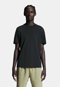 Unselected, black