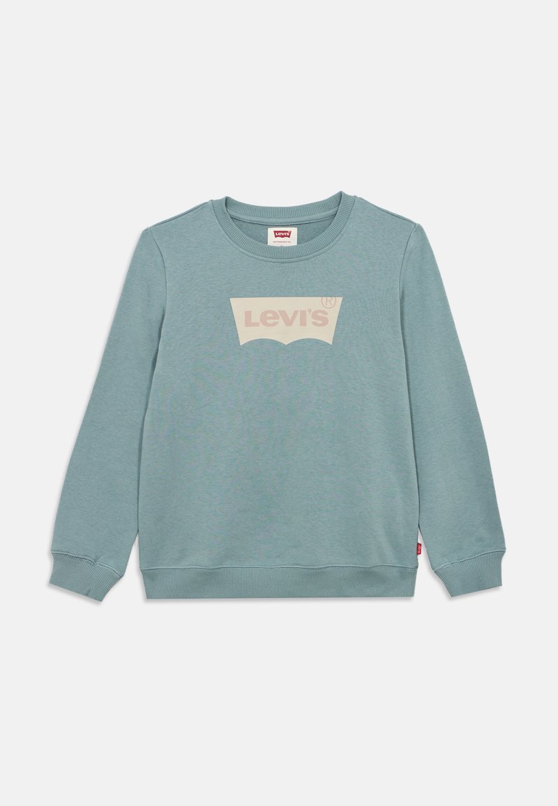 Ανοιχτό μπλε φούτερ με λογότυπο Levi's σε χρώμα κρεμ σε σχήμα νυχτερίδας στο μπροστινό μέρος. Κατασκευασμένο από μαλακό ύφασμα βαμβακερού μείγματος.