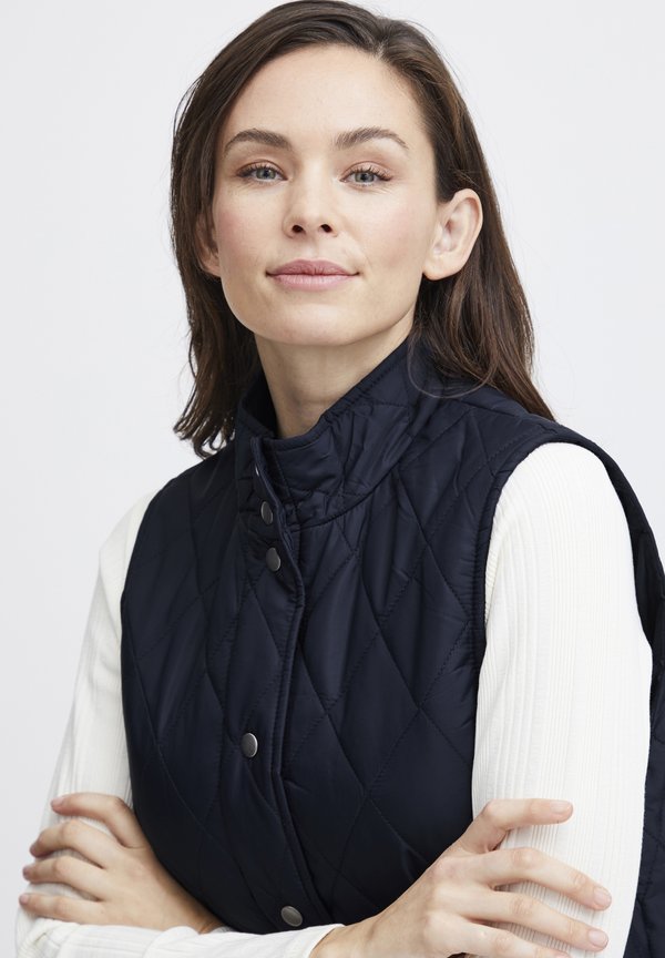 FRLenni - Waistcoat2