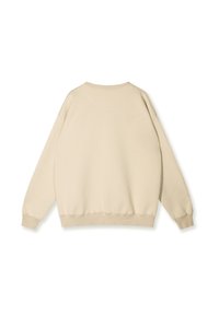 Sudadera beige de cuello redondo con mangas largas, puños y dobladillo acanalados, textura suave, diseño casual y sin logotipos ni patrones visibles.