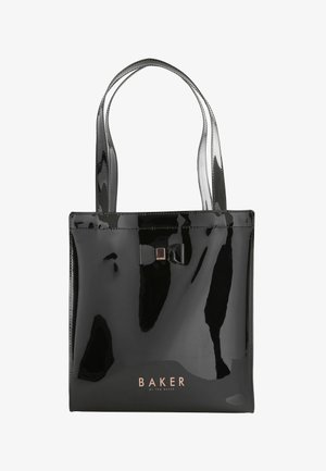 Musta patenttinahkainen olkalaukku, jossa on kaksoiskahvat, pieni rusetti yksityiskohtana ylhäällä ja "BAKER by Ted Baker"-logo kultakirjaimin.