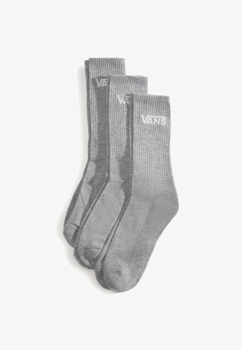 Calcetines de algodón grises en un paquete de tres. Diseño acanalado con el logo blanco "VANS" cerca del puño. Textura suave y altura hasta la mitad de la pantorrilla.