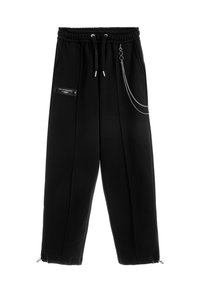 Pantalones de chándal negros con una cintura elástica, cordones, bolsillos laterales y un detalle decorativo de cadena plateada a lo largo de la costura lateral izquierda.