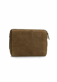 Bruin suede rechthoekig tasje met een ritssluiting, met een gladde textuur en ronde hoeken, ontworpen voor compacte opslag.