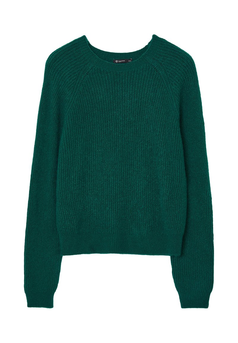 Grüner gestrickter Pullover mit weitem Rundhalsausschnitt, langen Raglanärmeln und strukturiertem Oberflächenmaterial. Kurze Länge mit gerippten Bündchen und Saum.