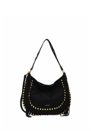 Bolso de hombro de ante negro con tachuelas doradas que delinean los bordes, una sola correa y detalles de flecos en los lados.