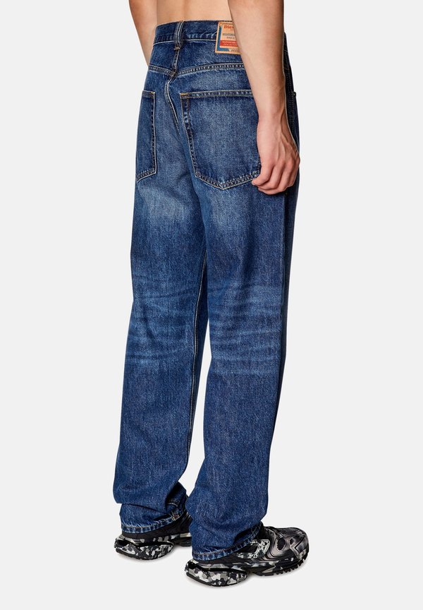2010 MACS - Relaxed fit jeans2