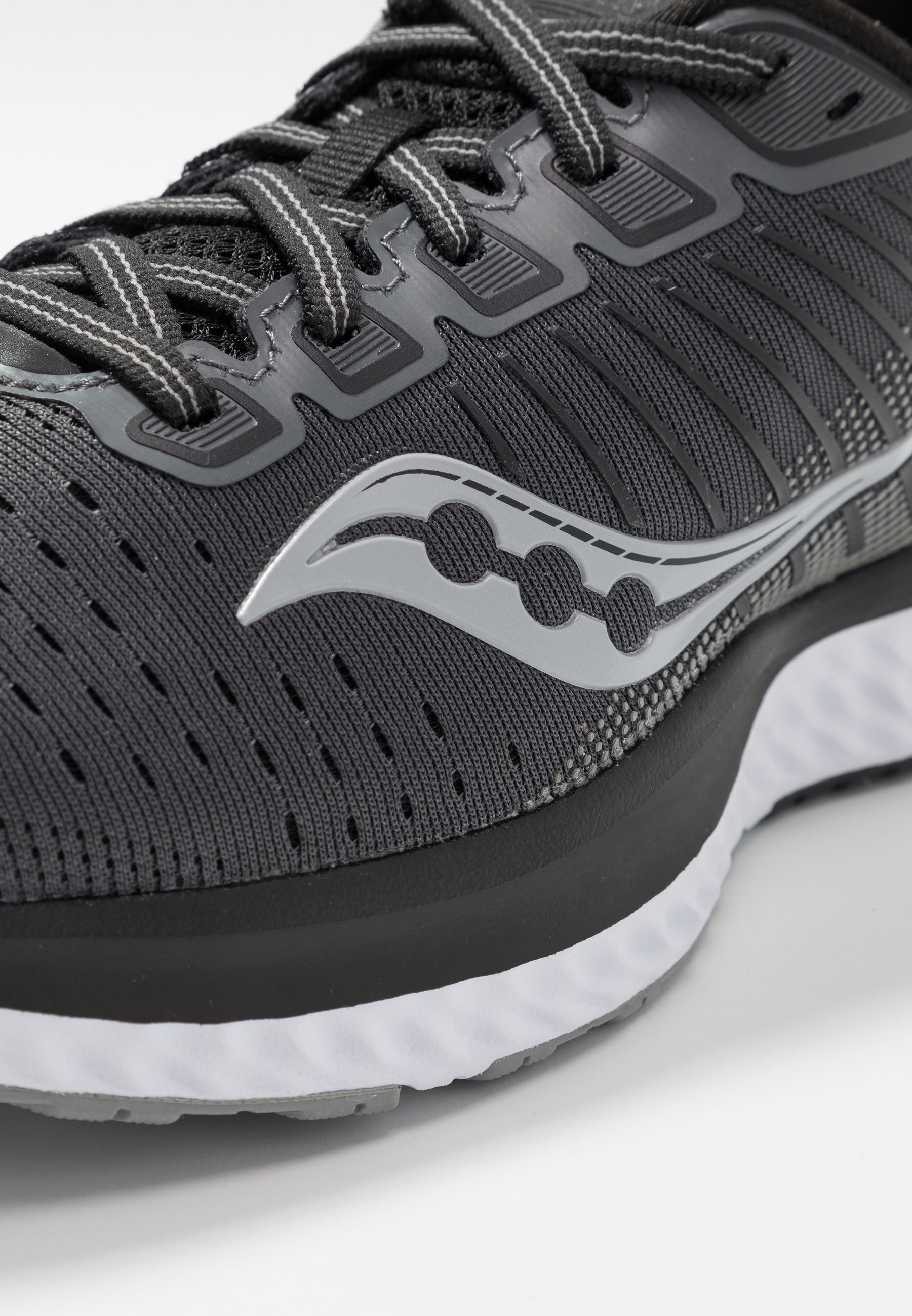 saucony guide neutral