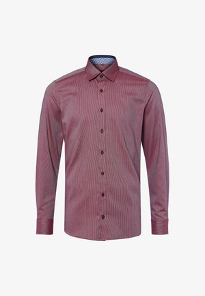 Czerwona i biała w paski, długi rękaw koszula z kołnierzykiem na guziki, z ciemnobrązowymi guzikami i wzorzystym niebieskim wewnętrznym kołnierzykiem.