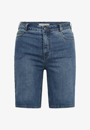 Bermudas en denim bleu moyen avec fermeture avant par bouton et zip, passants pour ceinture et poches avant, présentés sur un fond blanc.