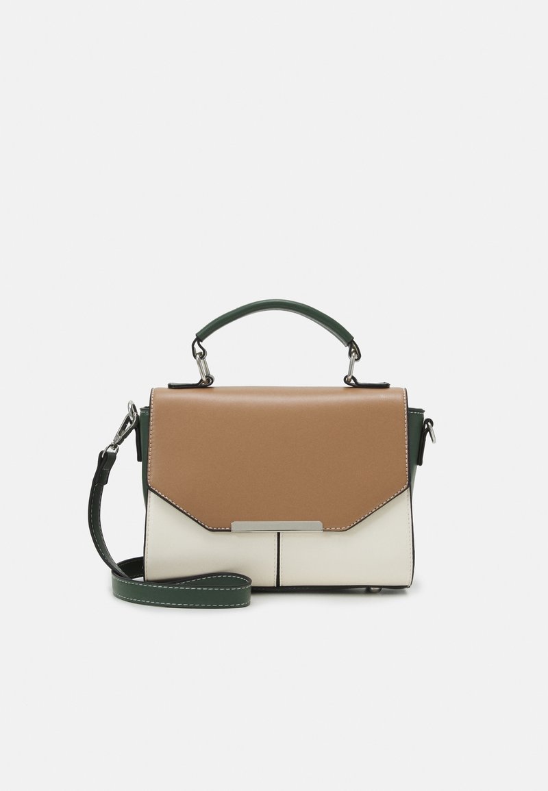 Borsa in pelle color tan e crema con accenti verdi, forma rettangolare, tracolla regolabile, manico superiore e dettagli in metallo.
