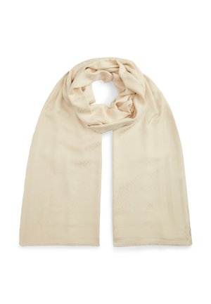 Lyse beige blødt tørklæde løst snoet med begge ender hængende lige ned mod en hvid baggrund.