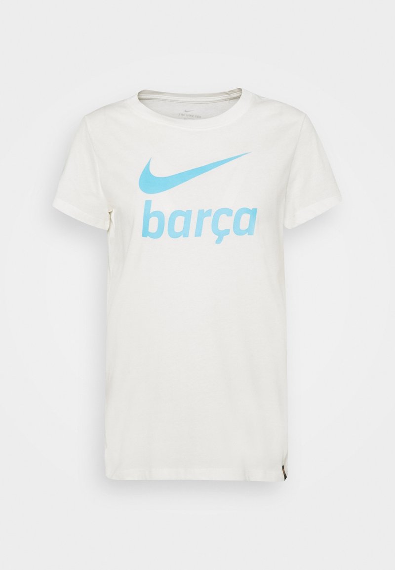 T-shirt blanc à manches courtes avec logo Nike bleu et le mot "barça" imprimé sur le devant.