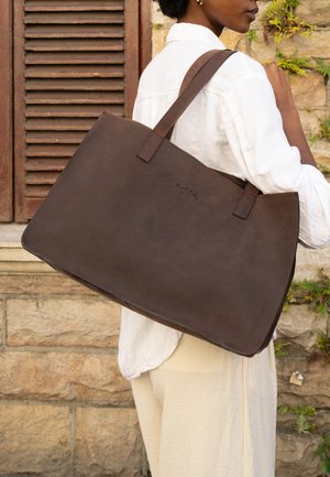 Gusti Leder, SHOPPER AGATHA - Cabas - dunkelbraun