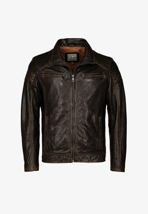 Donkere bruine leren jas met een ritssluiting aan de voorkant, twee borstzakken met rits, twee zijzakken met rits, gewatteerde schouders en een korte opstaande kraag.