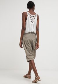 Culture Shorts - khaki