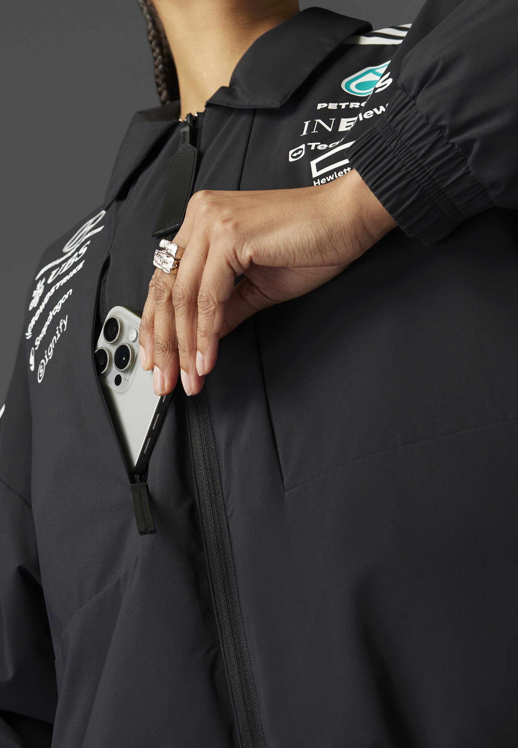 Mercedes AMG Petronas F1 Team Varsity Jacke – Schwarz, Aus Wolle & Leder, Mit Gesticktem Logo