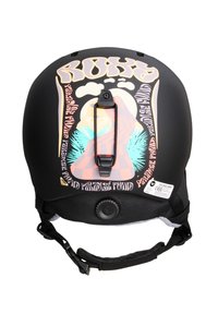 Čierna helma s farebným grafickým dizajnom, na ktorom je zobrazená postava a text "Ráj nájdený." Viditeľný nastaviteľný remienok na brade a ventilačné otvory.