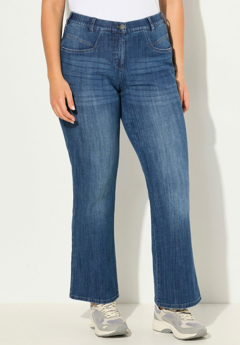 Ulla Popken STRETCH - Vaqueros bootcut - blue denim