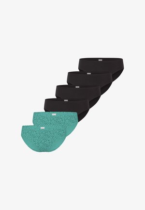 To tealmønstrede og fire ensfarvede sorte hipster-trusser til kvinder arrangeret i en skiftevis overlappende række.