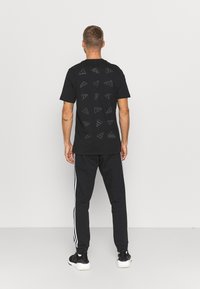 adidas Performance ESSENTIALS 3STRIPES - Trainingsbroek - black/white