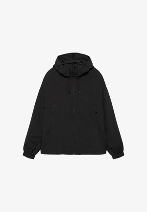 Fekete kapucnis dzseki elülső cipzárral, állítható húzózsinórokkal a kapucnin, cipzáras oldalzsebekkel és rugalmas mandzsettákkal az ujjakon.