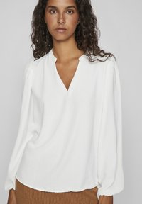 VILA VIRELLA V-NECK   - Blúz - cloud dancer