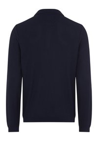 Polo a maniche lunghe blu navy, con colletto classico e polsini a costine, realizzato in tessuto liscio e traspirante con un design a tinta unita.