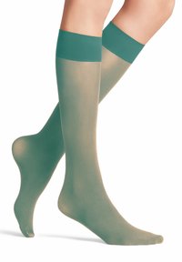 Kniehoge kousen in een teal kleur met een gladde, doorzichtige afwerking, met een solide geribde boord aan de bovenkant. Licht en rekbaar materiaal.