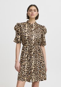 Kleid im Leopardenmuster mit Knopfleiste, Puffärmeln, tailliertem Design und knielanger Silhouette, aus einem leichten Stoff gefertigt.