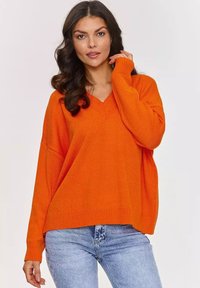 - Sweter