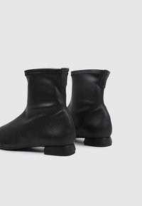 Sandra Fontán Botines - black