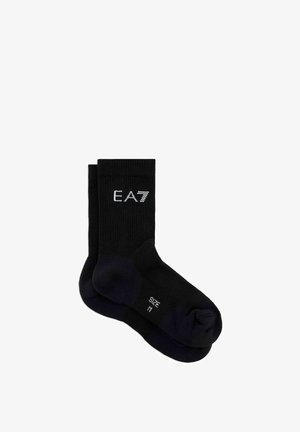 Calzini neri in cotone con texture a costine, caratterizzati dal logo EA7 bianco sul risvolto. Taglia M indicata sulla suola. Design semplice e funzionale.