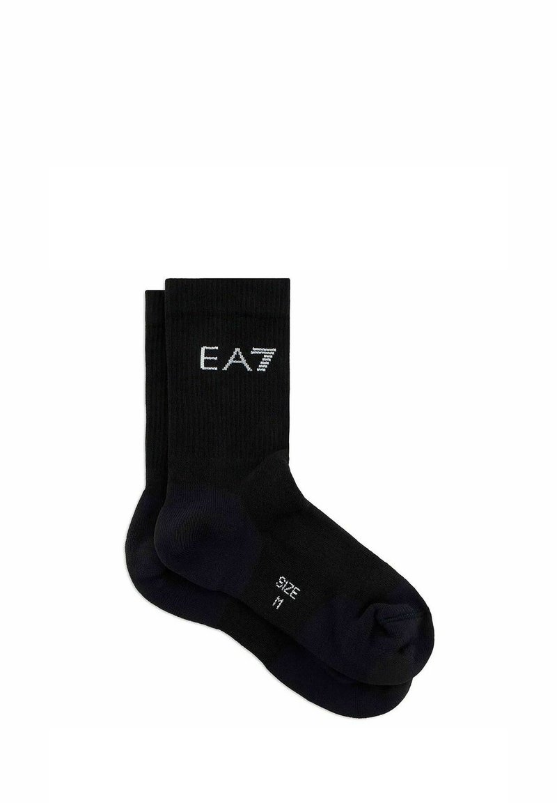 Calzini neri in cotone con texture a costine, caratterizzati dal logo EA7 bianco sul risvolto. Taglia M indicata sulla suola. Design semplice e funzionale.