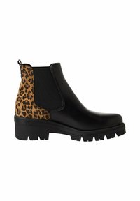 Bottine en cuir noir avec semelle épaisse et panneau en tissu imprimé léopard marron au talon, panneau latéral élastique et languette de traction.