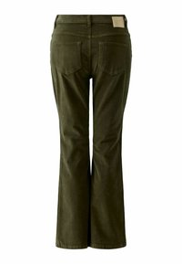 Uitlopende broek in olijfgroen katoen met een zachte textuur. Voorzien van twee achterzakken en een subtiele taillebandlabel.