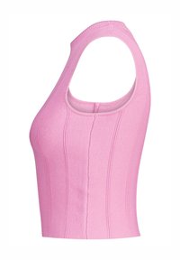 Violetin raidallinen tank top, jossa on istuva muotoilu, leveät kainalot ja pyöreä pääntie. Sisältää pystysuuntaista ommelta tekstuurin ja rakenteen luomiseksi.