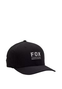 Schwarze Mütze mit strukturiertem Design, perforierten Seiten, flachem Schirm und rechteckigem Patch mit der Aufschrift "FOX" in fetten Buchstaben.
