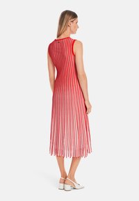 Marc Cain Strickkleid - flame red