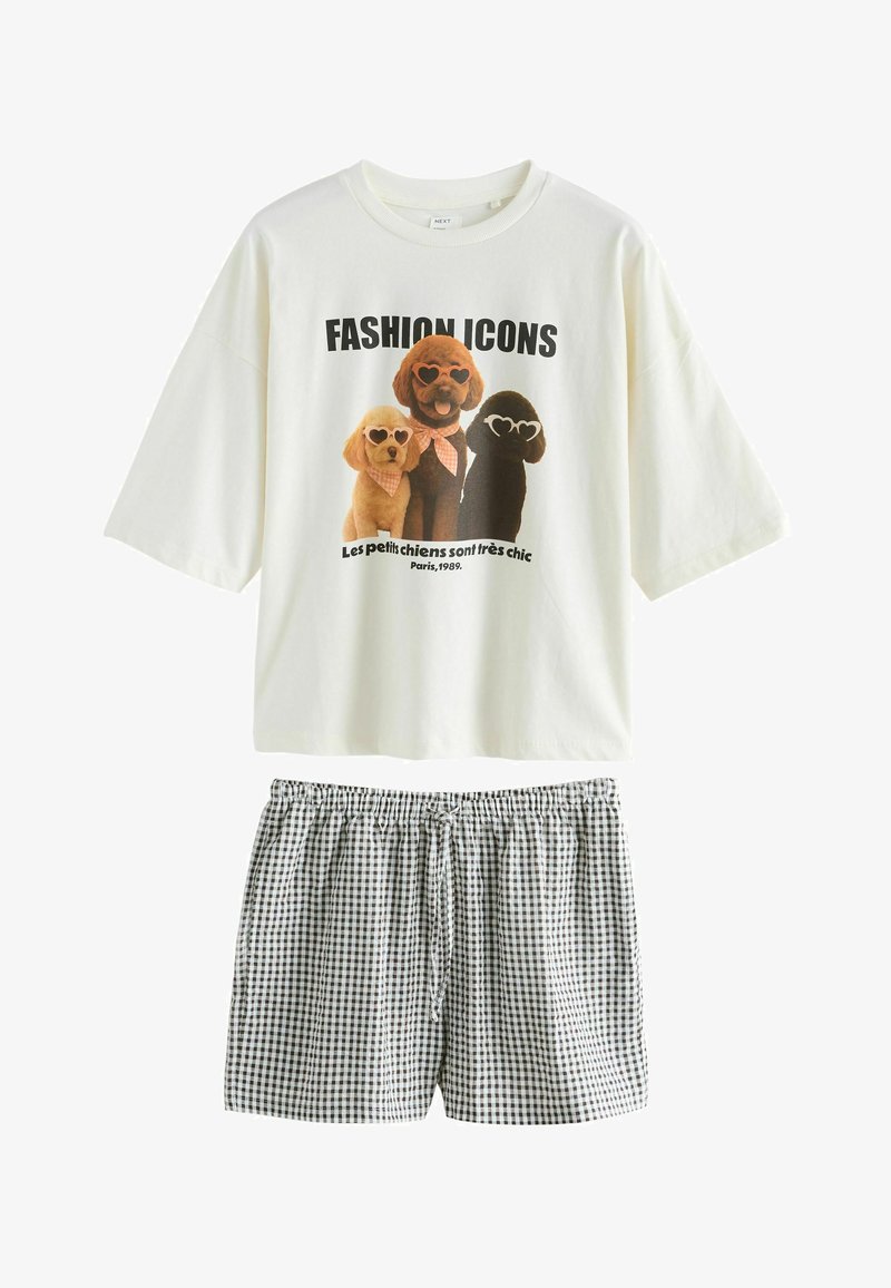 T-shirt blanc surdimensionné avec un motif de trois chiens portant des lunettes de soleil en forme de cœur et un short vichy avec une taille à cordon ajustable.