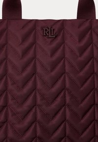 Lauren Ralph Lauren STEVIE QUILTED EXTRA LARGE STEVIE ZIP TOTE BAG - Velika torba - dark garnet