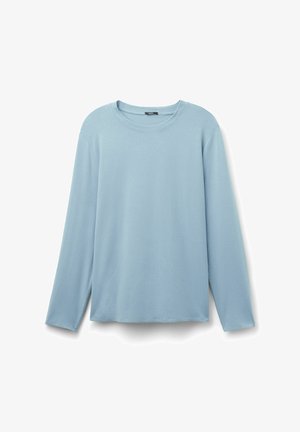 T-shirt manches longues bleu clair en coton doux. Encolure ronde, coupe décontractée et ourlet droit avec fentes latérales pour faciliter les mouvements.