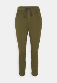 Olivově zelené jogger kalhoty vyrobené z měkké tkaniny s elastickým pasem, zúženými nohavicemi a bočními kapsami, se hladkým povrchem.