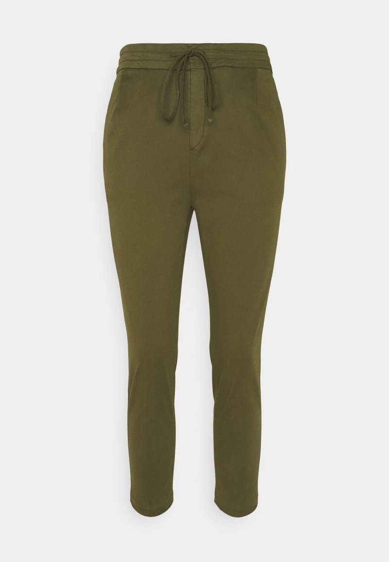 Olivově zelené jogger kalhoty vyrobené z měkké tkaniny s elastickým pasem, zúženými nohavicemi a bočními kapsami, se hladkým povrchem.