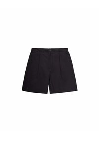 Pantaloni corti neri con un design sartoriale, caratterizzati da due pieghe frontali, una vita con passanti per cintura e una chiusura frontale con un singolo bottone.